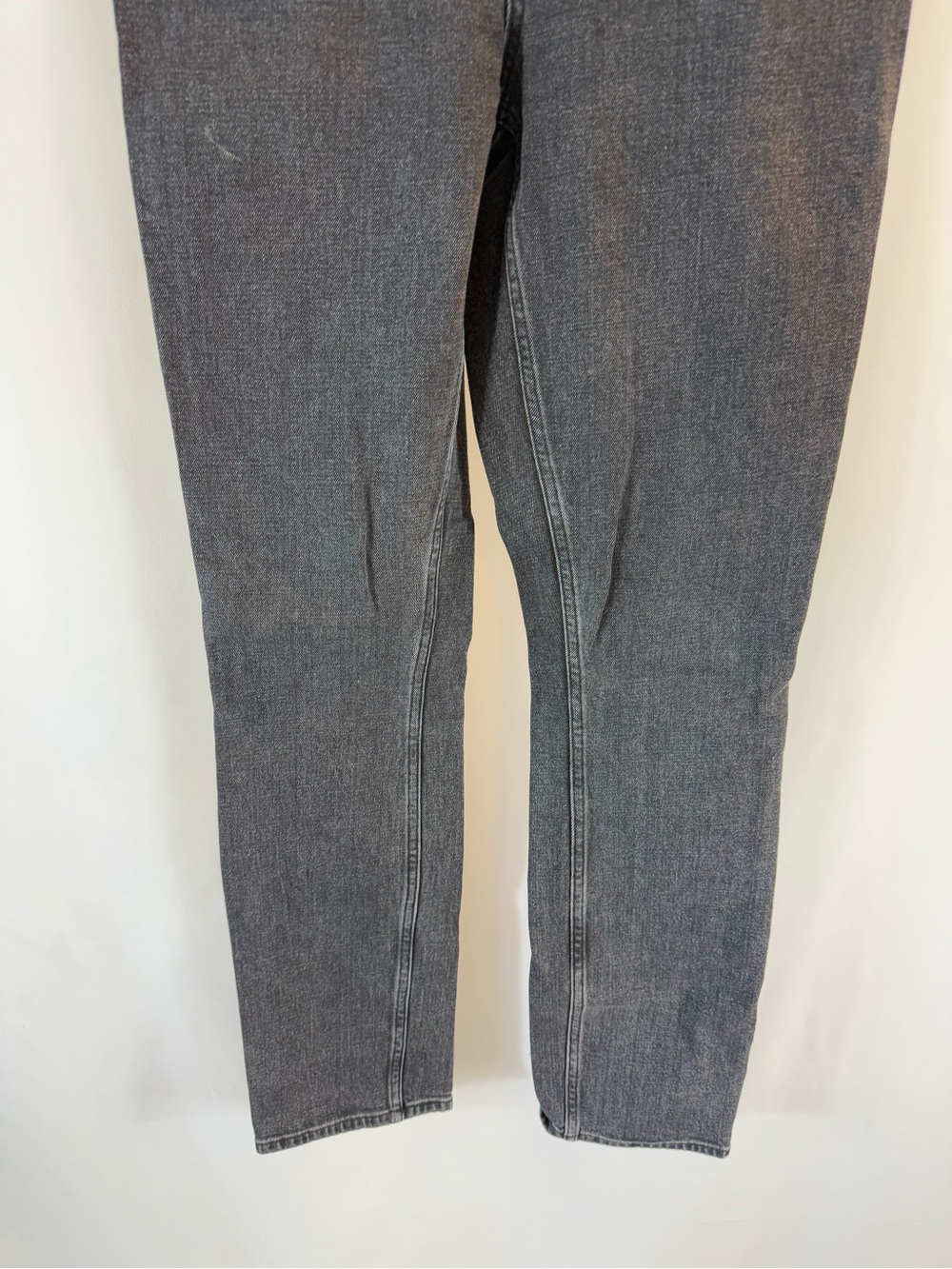 Abercrombie & Fitch The '90's Slim
Straight Ultra High Rise Jeans Size: 27/4 - Picture 4 of 12